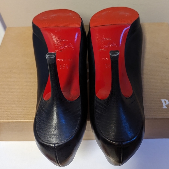Christian Louboutin Simple Round Toe Pumps in Black Size 35.5 ( Fits Size 6 ) - Picture 5 of 5